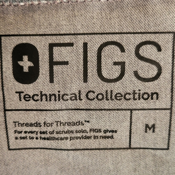 Figs Flores Peplum Scrubs Top in Slate Grey size Medium - Picture 5 of 7